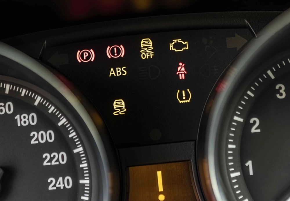 Immagine Simboli auto e spie: quando dovresti preoccuparti